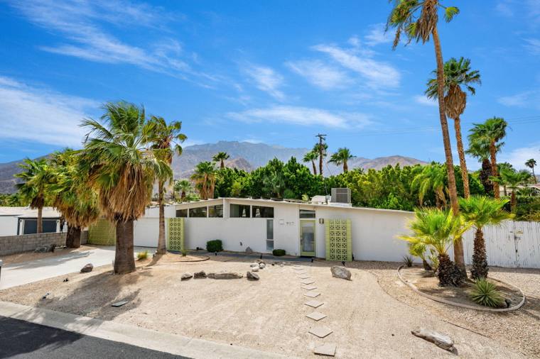 2875 E Wyman Dr, Palm Springs, CA 92262