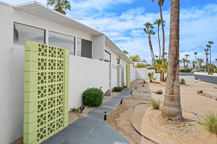 2875 E Wyman Dr, Palm Springs, CA 92262