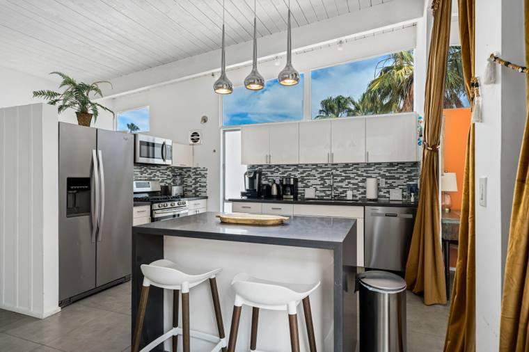 2875 E Wyman Dr, Palm Springs, CA 92262