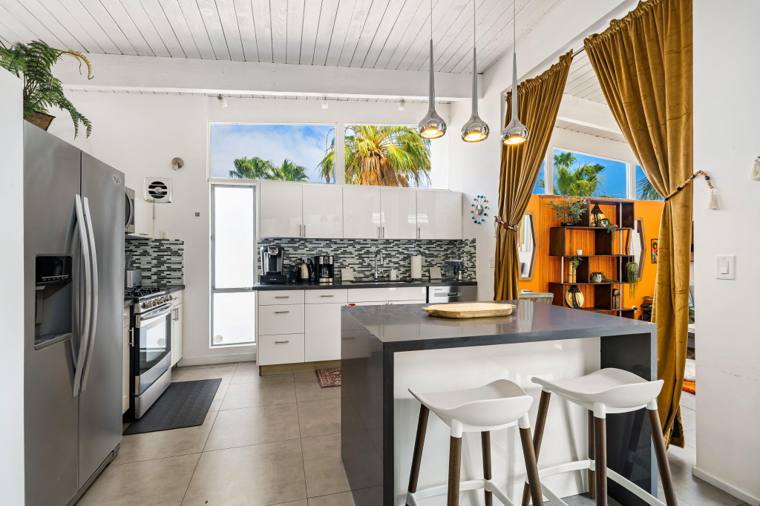 2875 E Wyman Dr, Palm Springs, CA 92262