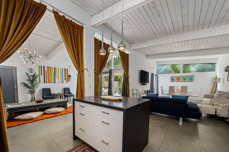2875 E Wyman Dr, Palm Springs, CA 92262