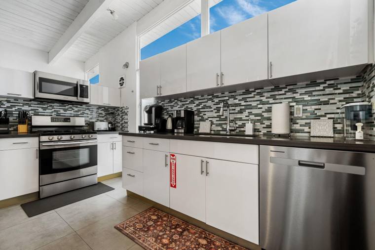 2875 E Wyman Dr, Palm Springs, CA 92262