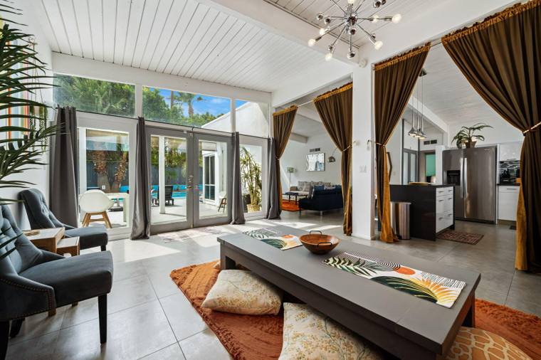 2875 E Wyman Dr, Palm Springs, CA 92262