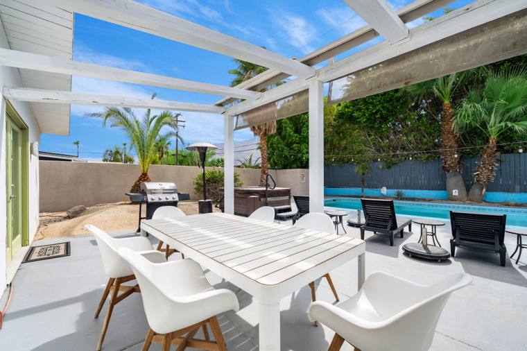 2875 E Wyman Dr, Palm Springs, CA 92262