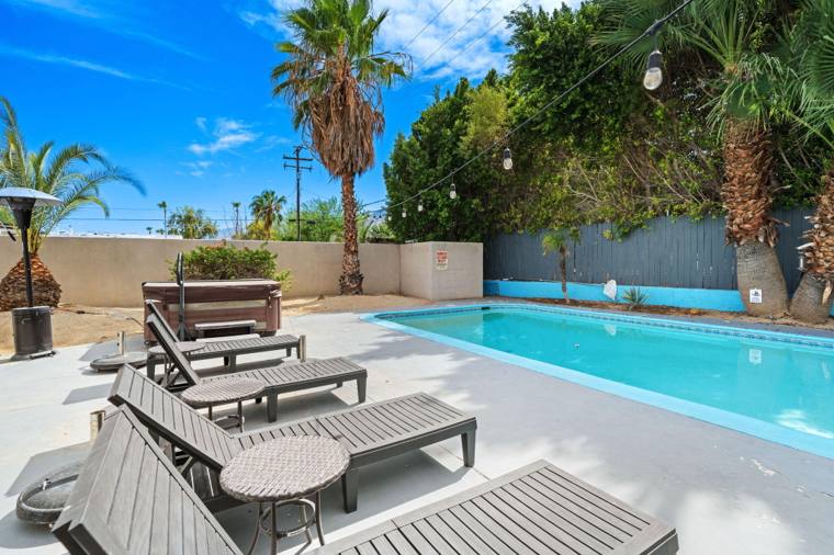 2875 E Wyman Dr, Palm Springs, CA 92262