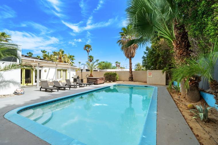 2875 E Wyman Dr, Palm Springs, CA 92262