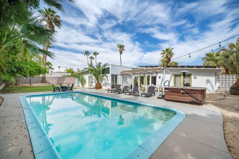 2875 E Wyman Dr, Palm Springs, CA 92262