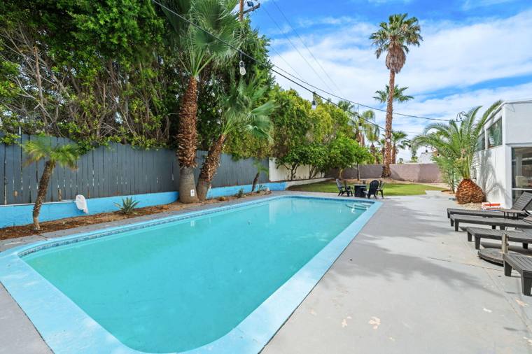 2875 E Wyman Dr, Palm Springs, CA 92262