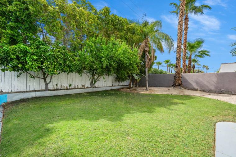 2875 E Wyman Dr, Palm Springs, CA 92262