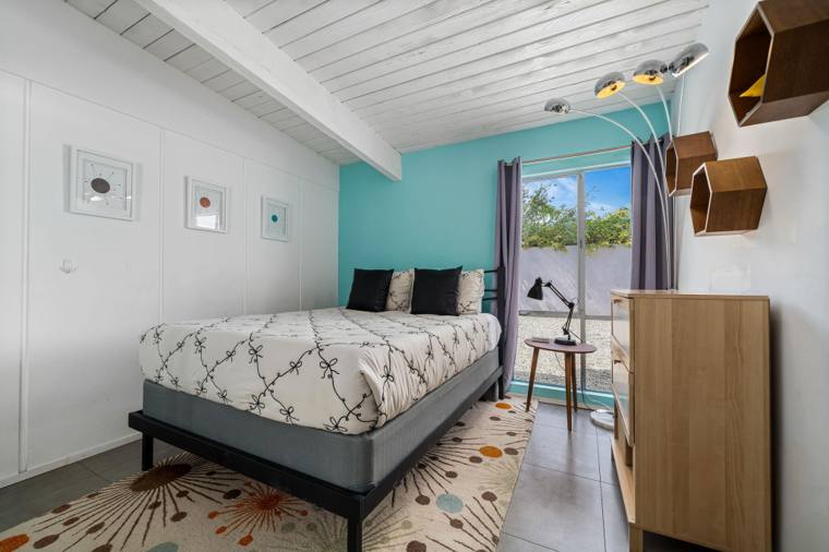 2875 E Wyman Dr, Palm Springs, CA 92262