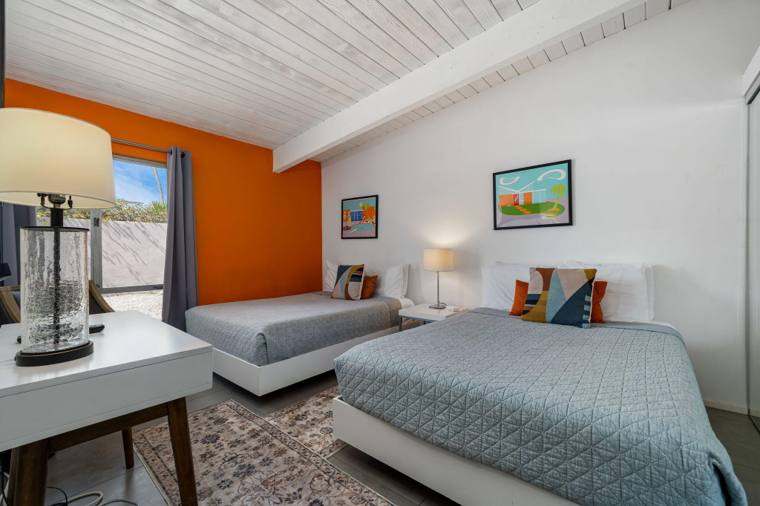 2875 E Wyman Dr, Palm Springs, CA 92262